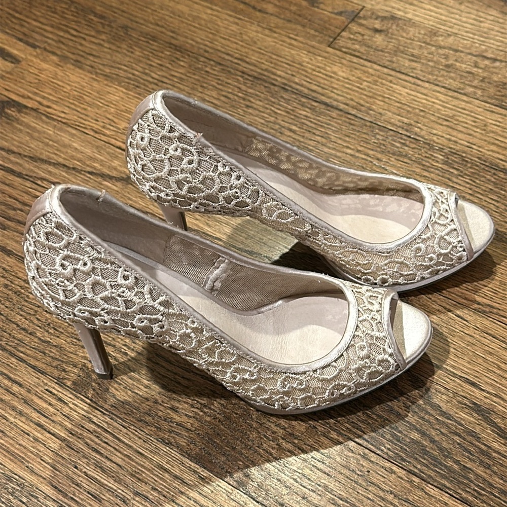 Le Chateau Heels NWB size 6 Eur 36